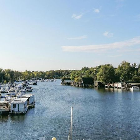 2 Bedroom Cozy Apartment In Rechlin Bagian luar foto