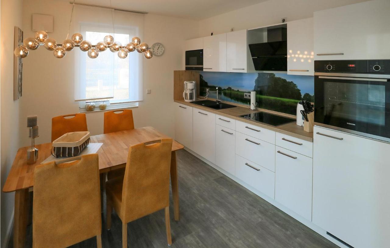 2 Bedroom Cozy Apartment In Rechlin Bagian luar foto